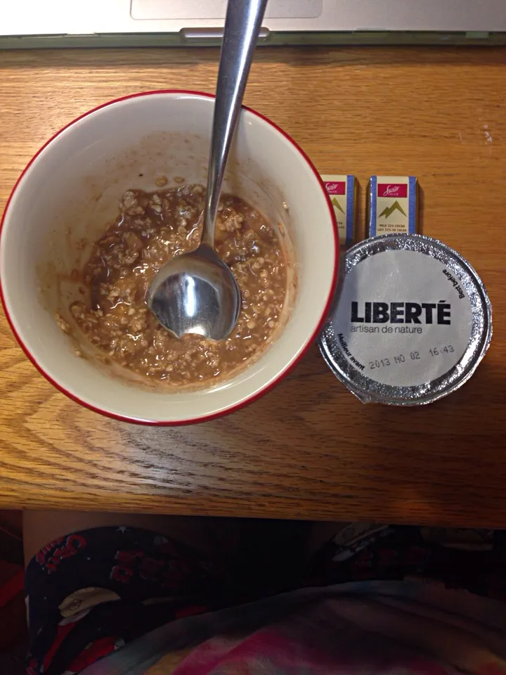 Post workout oatmeal, yogurt, chocolate|joie chowさん