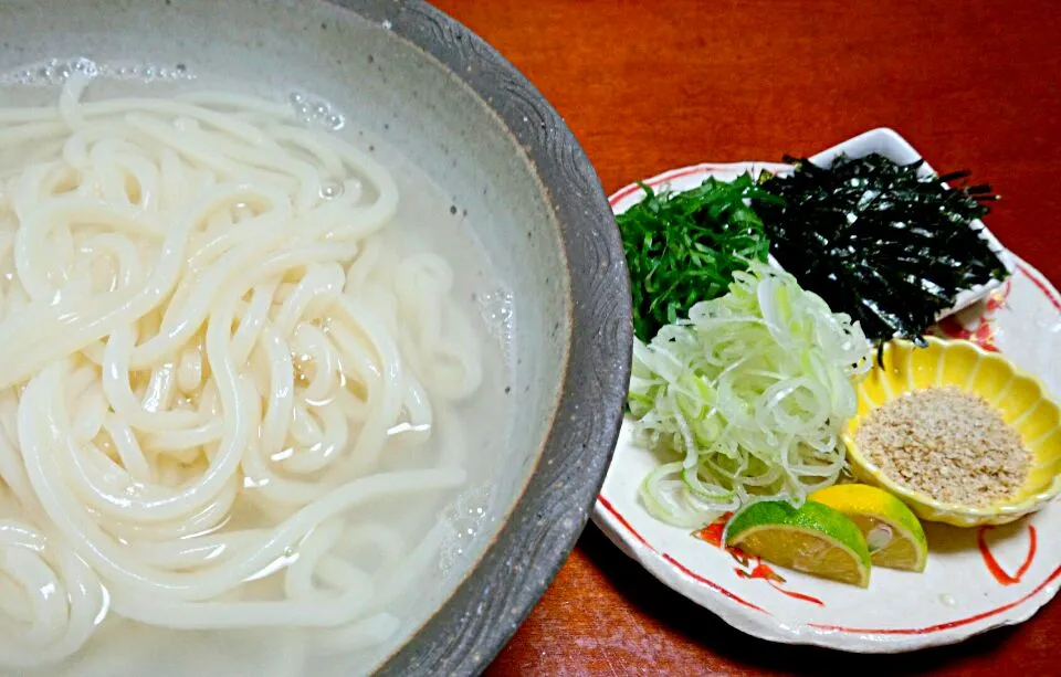 薬味だけでシンプルに頂く　釜揚げ水沢うどん|ｋｚｓｙｋさん