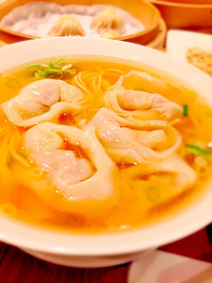 エビと豚肉のワンタン汁麺|しおりさん