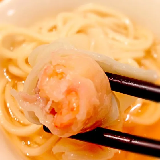 エビと豚肉のワンタン汁麺|しおりさん