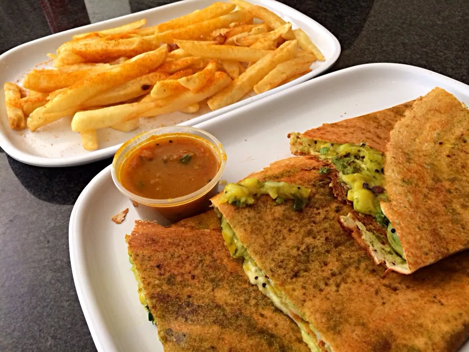 Cheese Mysore Dosa & Chips|Sergio Lacuevaさん