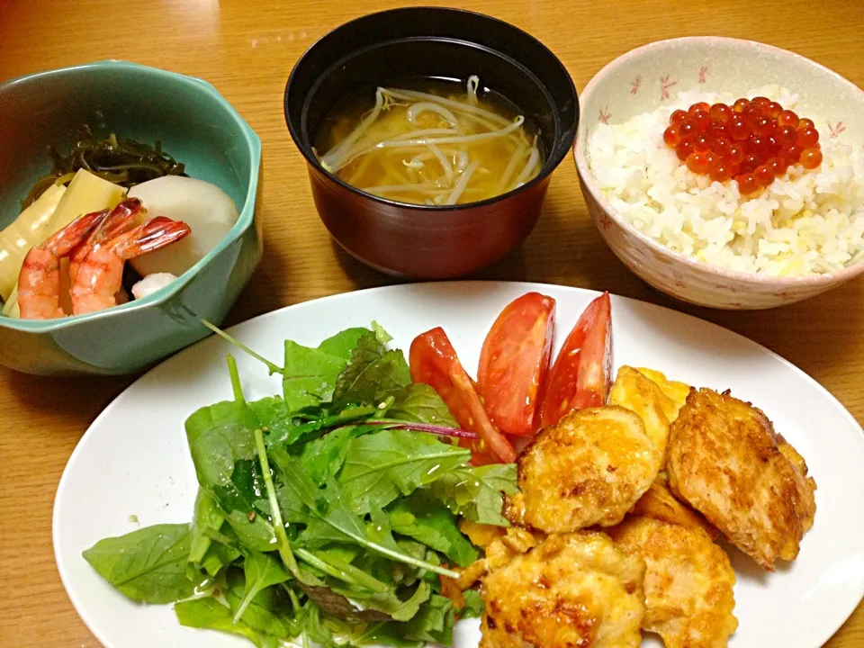 ささみのピカタ、海老と里芋の炊き合わせ、もやしのお味噌汁、いくらご飯|まりこさん