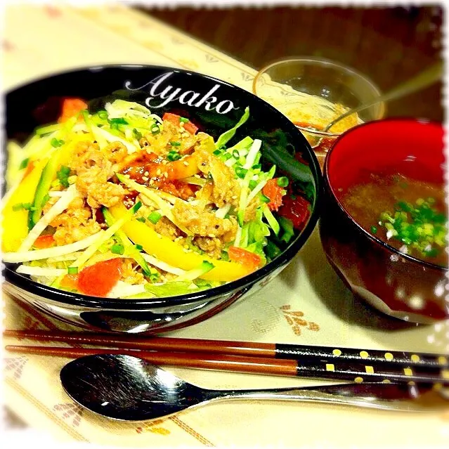 プルコギサラダ丼、アオサの味噌汁|亜矢子さん