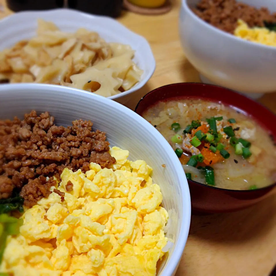 三色丼、豚汁、ちくわぶの煮物|misakiさん