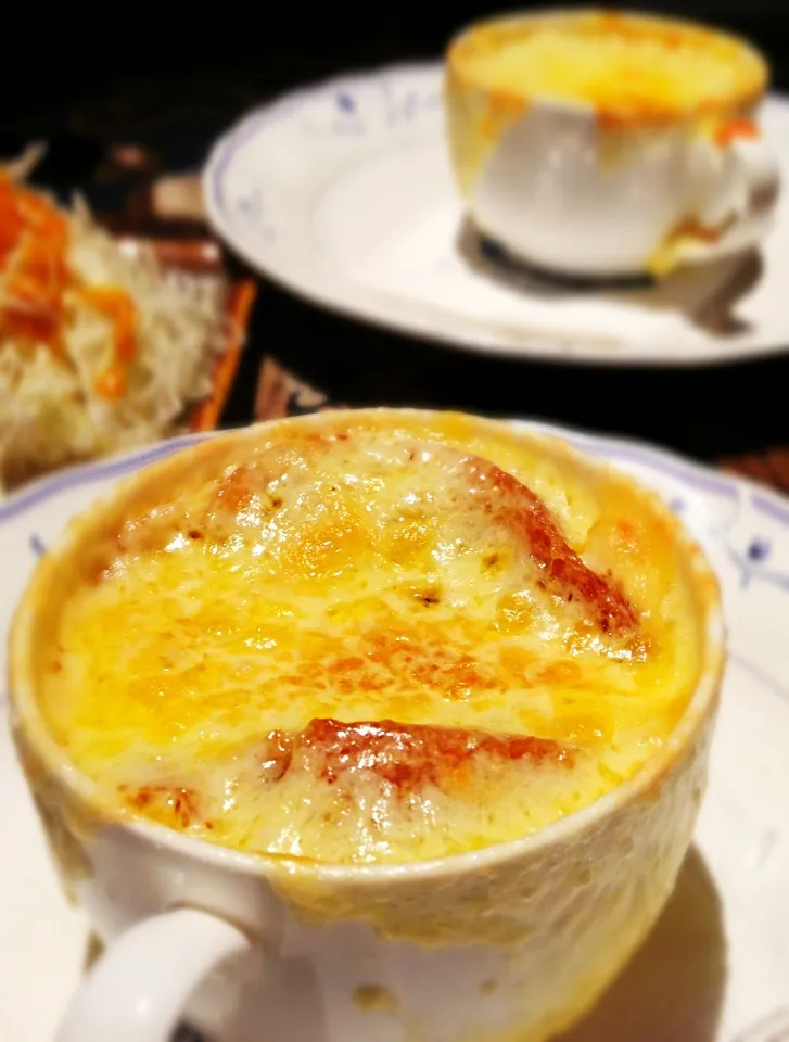 Snapdishの料理写真:Onion gratin soup@Ma Maison Parco|coxiella24さん