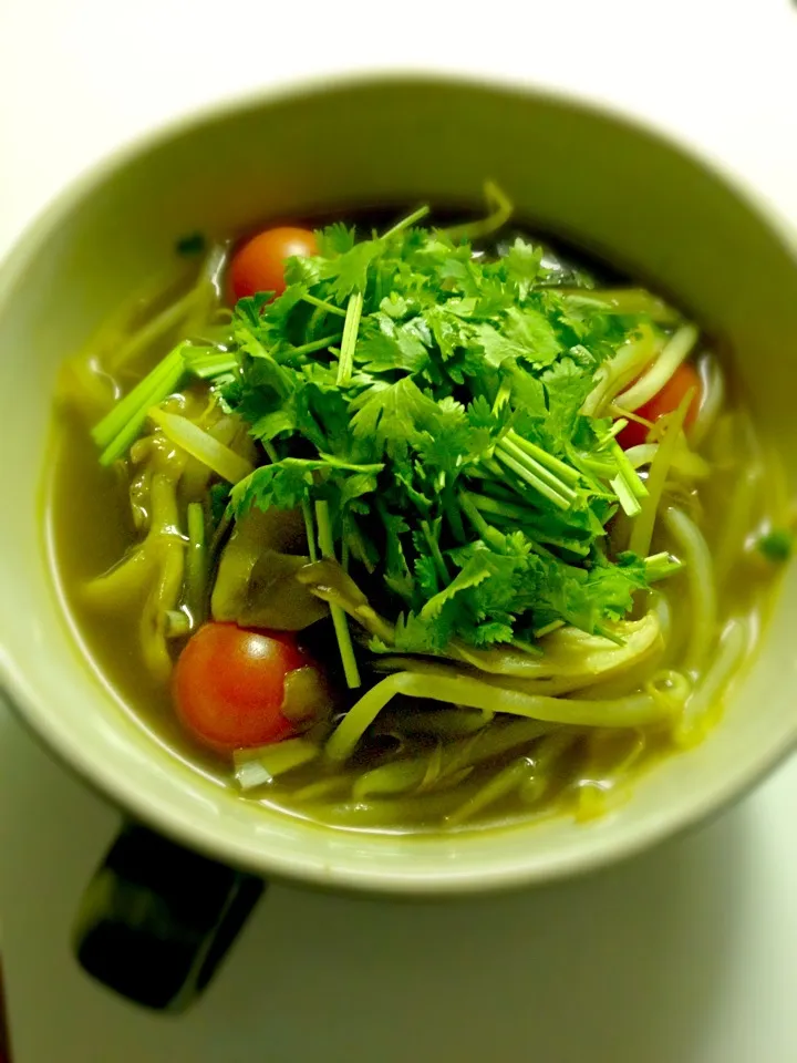 もやしと舞茸のカレースープ香菜のっけ|ユウさん