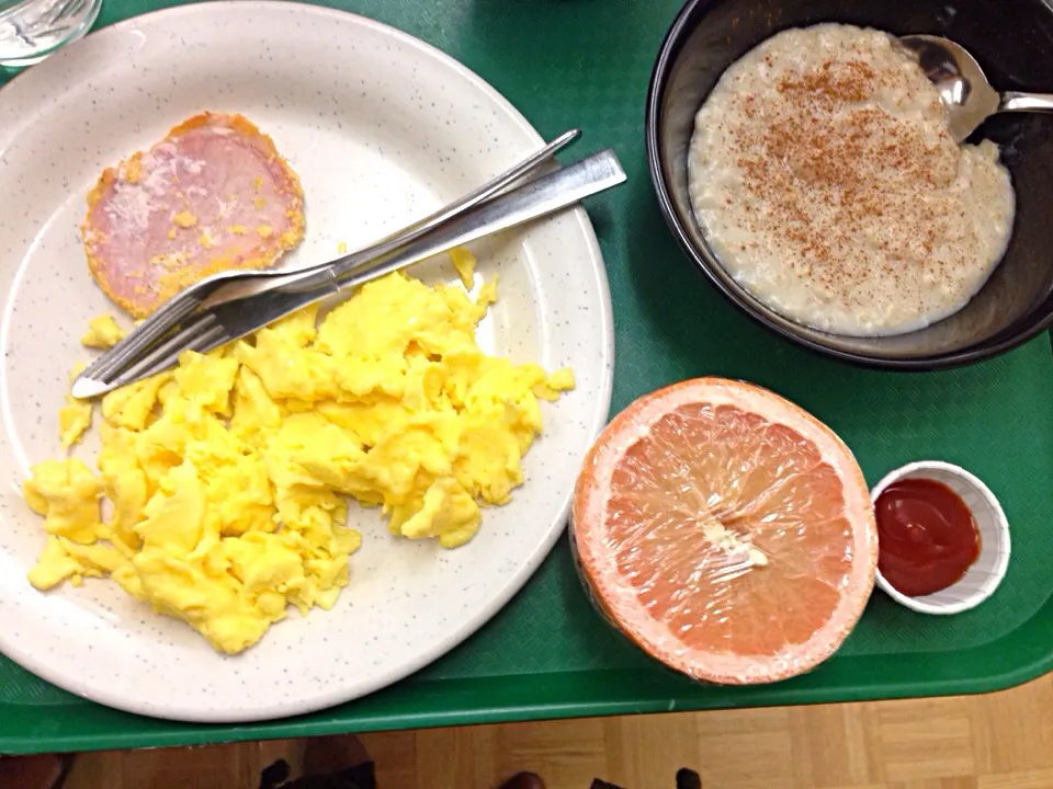 Back bacon, eggs, 1/2 grapefruit, oatmeal with cinnamon and no sugar|joie chowさん