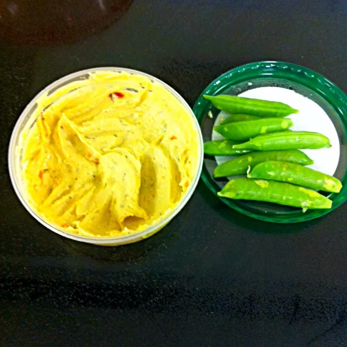 Hommos and sugar snap peas|Ericaさん