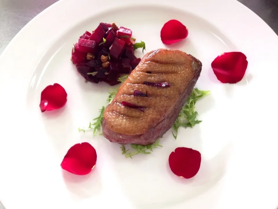 Roses-a duck breast with sweet beetroot🙌|Harrys Khangさん