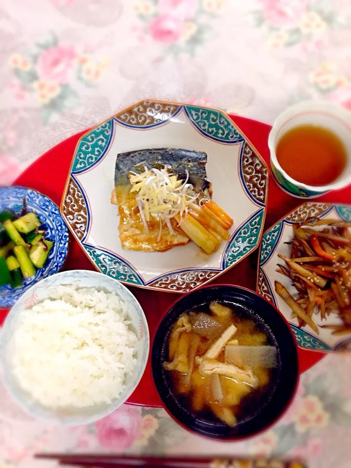 鯖の味噌煮、きんぴら、浅漬け、大根の味噌汁|コニーさん