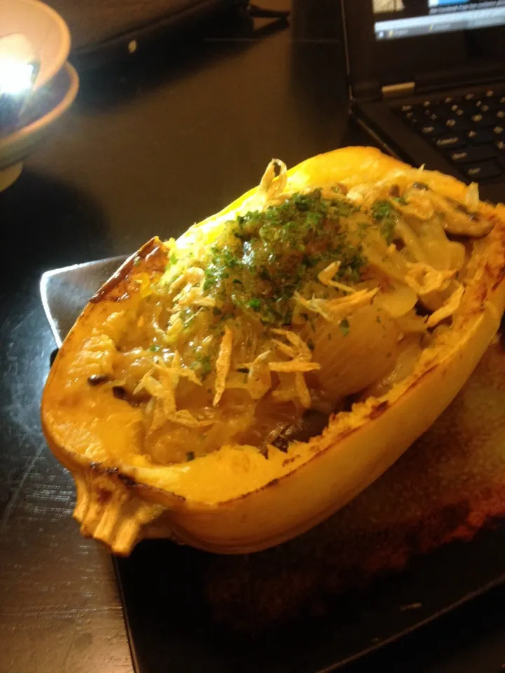 Homemade spaghetti in a squash|Ariz Guzmanさん