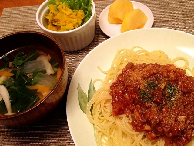 ミートソースパスタ  生姜スープ  南瓜サラダ  柿|ikukoさん