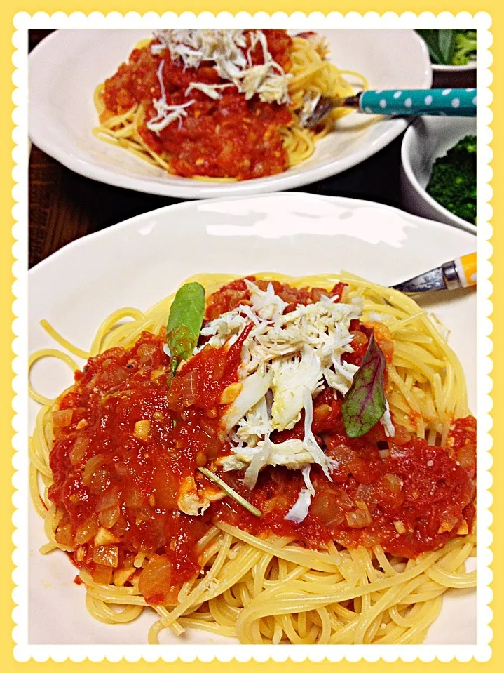 トマト🍅一箱買ったからトマトソースパスタ作った😊|えみちさん