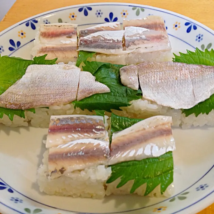 Snapdishの料理写真:釣魚料理 小鯛と鯵の押し寿司|シンリーさん