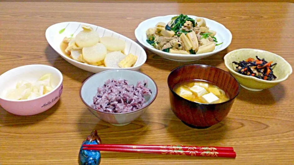 蓮根、ほうれん草、豚肉の炒め物
ひじきの煮物
大根の炊いたん
豆腐と白ネギの味噌汁|ようかんさん