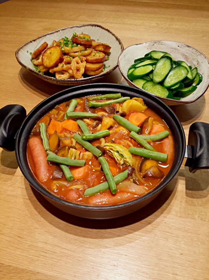 さつま芋と蓮根の甘辛酢炒め＆トマトカレー鍋＆胡瓜の浅漬け|ミーマーさん