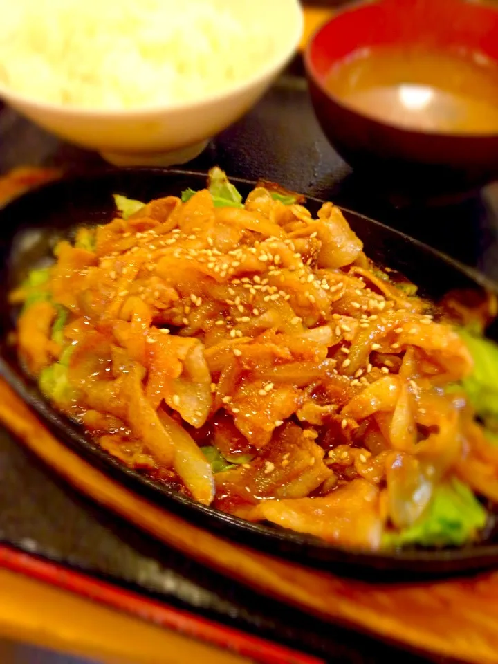 鉄板スタミナ焼肉定食|石田尚之さん