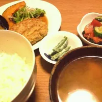 Snapdishの料理写真:和風ハンバーグ 胡瓜の酢の物 インゲンの味噌マヨ和え|北さん