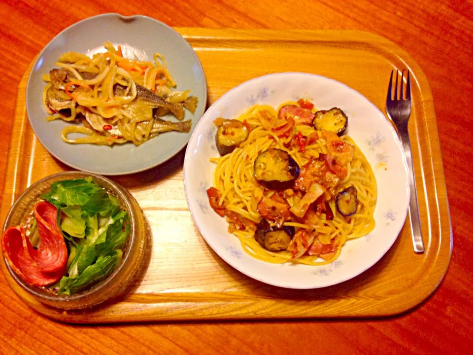 Snapdishの料理写真:茄子とベーコンのパスタトマトソース和え、アジの南蛮漬け、シーザーサラダ|ゆう子さん