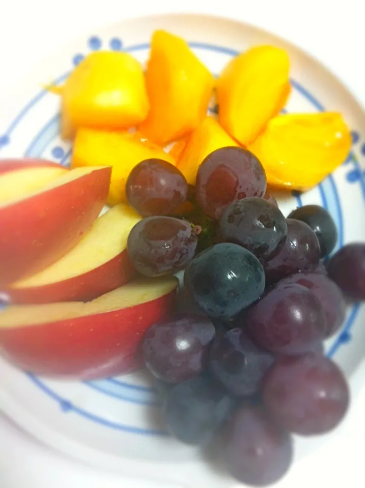 Snapdishの料理写真:My mix fruits(*^^*)|Mayra Manlapuz Katoさん