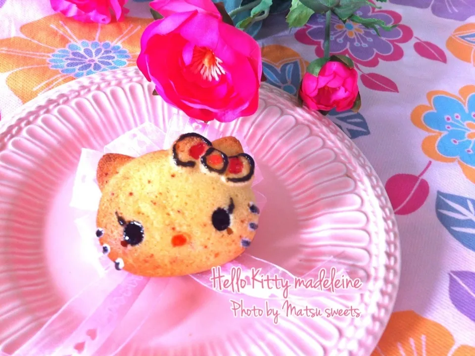 Snapdishの料理写真:Hello kitty madeleine|Matsu sweetsさん