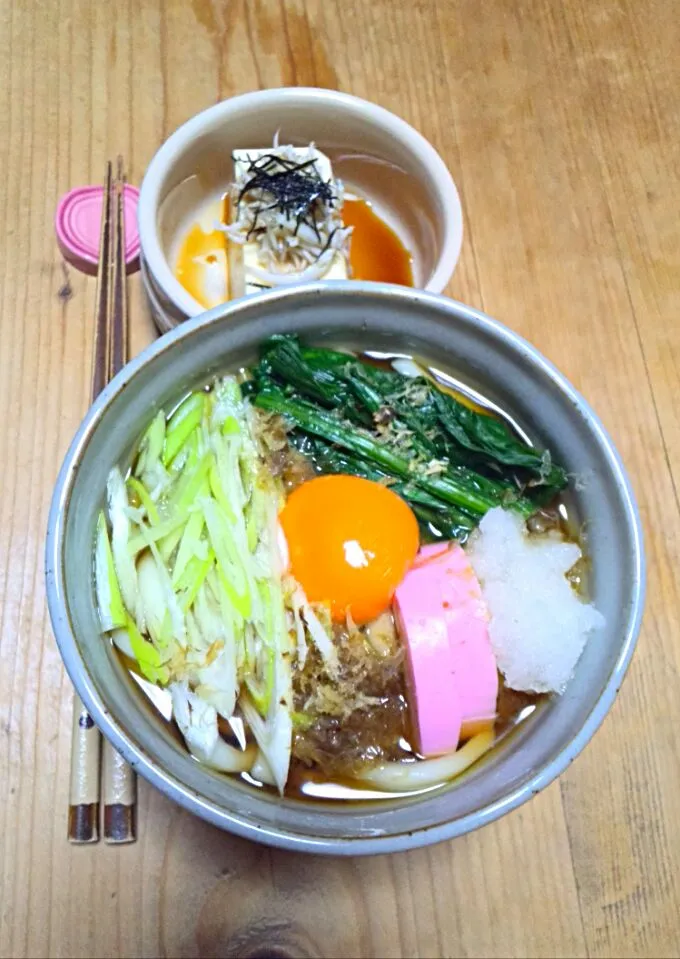 今日の夕飯　かけうどんとしらすやっこ|しょうこさん