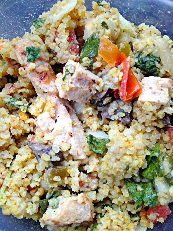 Brown  rice couscous with spicy chicken.|amyさん