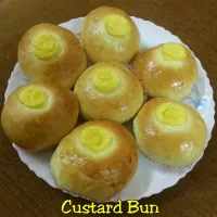 Snapdishの料理写真:Custard Bun|Zainabさん