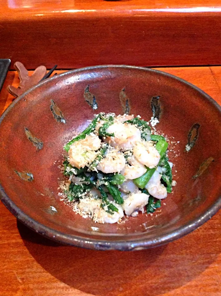 Bay shrimp with chrysanthemum, yuzu and bonito shavings.|Lisa Stevensさん