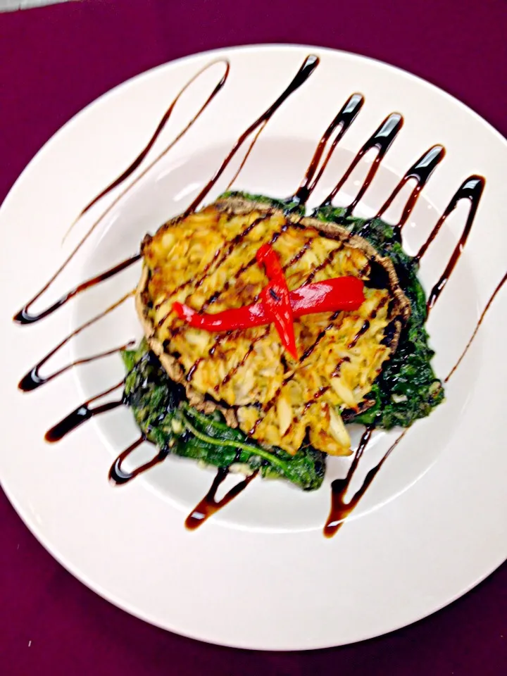 Crab stuffed Portabella on a bed of Sautéed Spinach with Balsamic  Reduction|Theran Conradさん