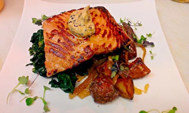 Seared salmon with potatos lyonnaise, sauteed kale and miso butter.|Patrick fennさん