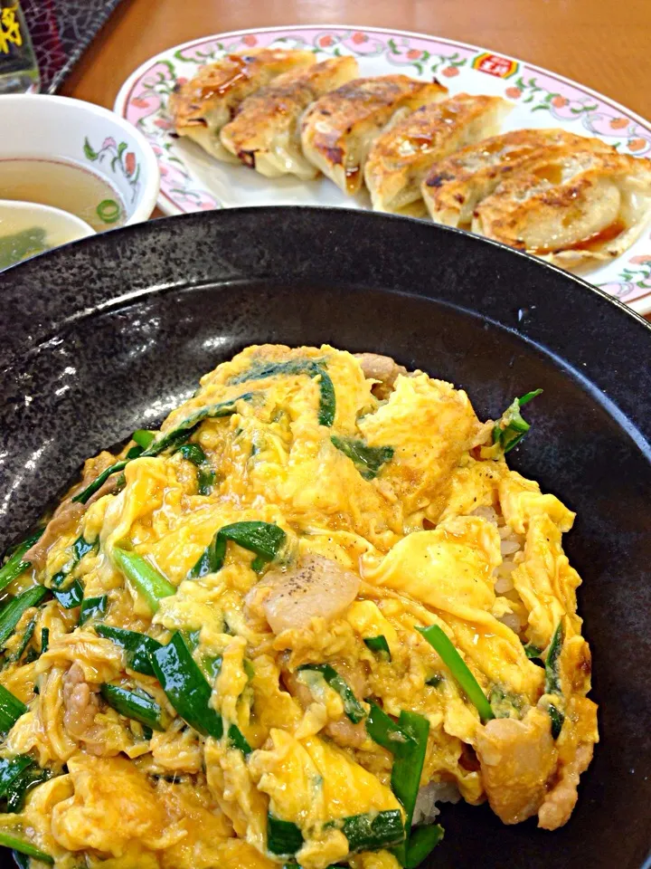 ニラ玉丼(小)＆両面良く焼き餃子|伍龍やすさん