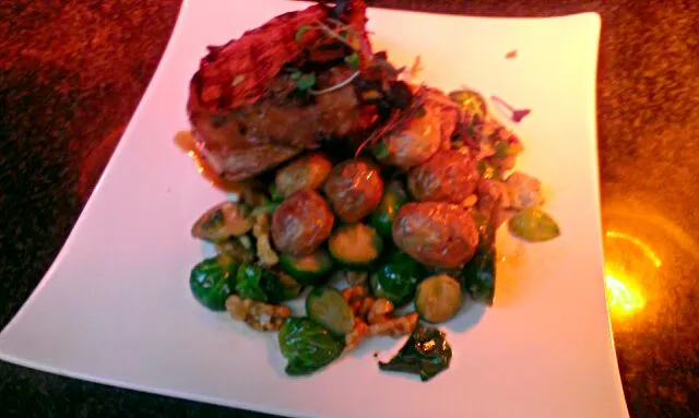 Grilled Pork Chop, Brussels Sprouts, Toasted Walnuts, Bleu Cheese,  Dutch Pee Wee's, Pork Glace|Patrick fennさん