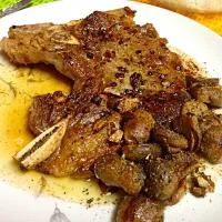 Snapdishの料理写真:T Bone steak with mushrooms|Monica S.さん