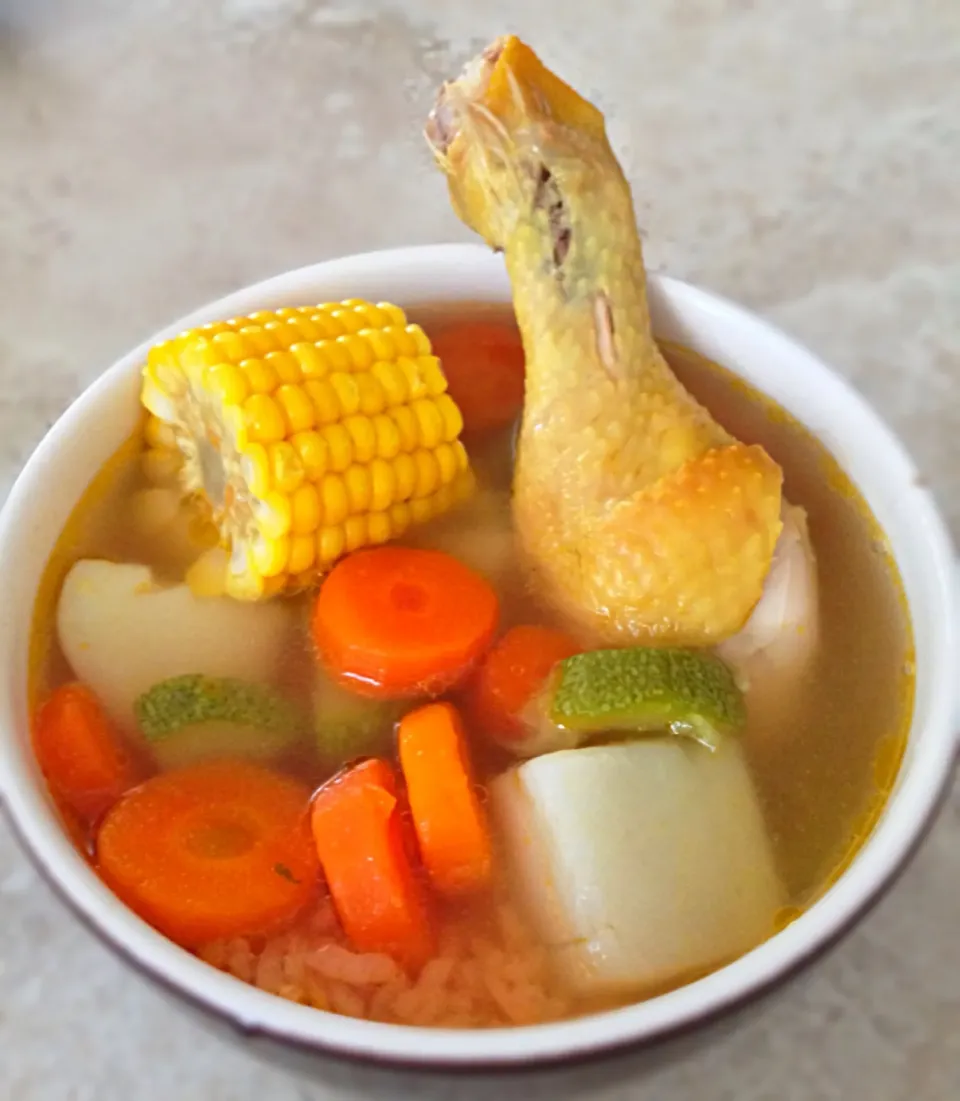 Caldo de Pollo con Verduras.|Loreleyさん