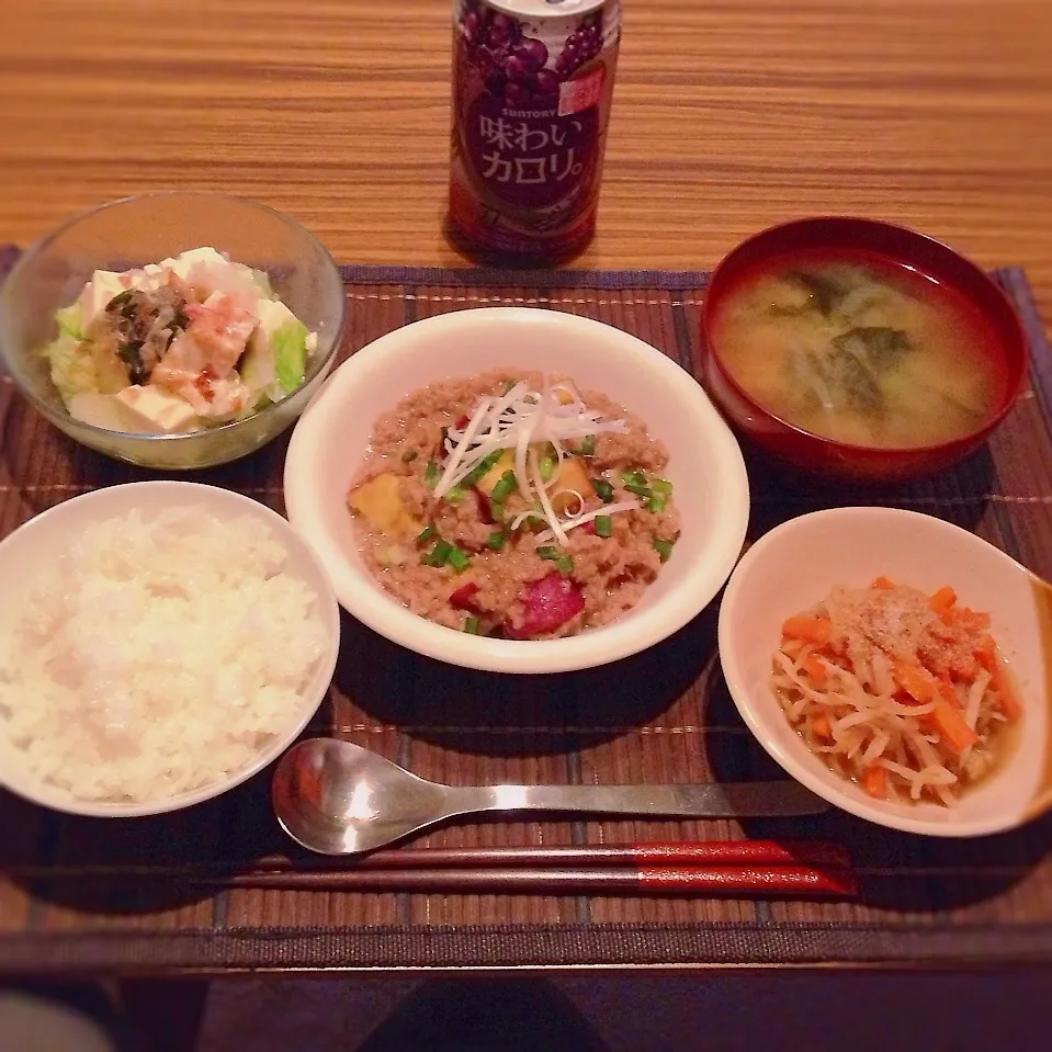 Snapdishの料理写真:さつま芋と挽肉の炒め煮、切り干し大根の煮物、豆腐サラダ|はるさん