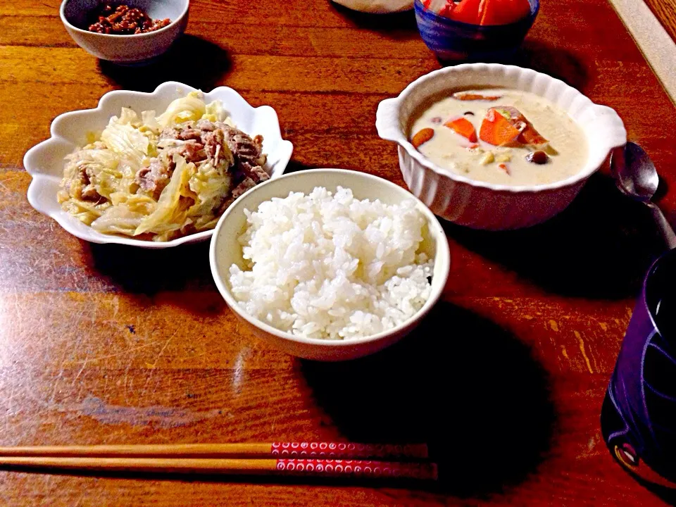 キャベツを大量にいただいたので、豚肉と煮物、スープをつくりました|まさみんさん