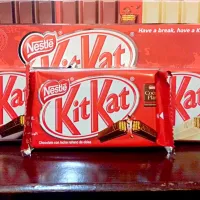 KitKat Three Flavours Dark Milk White Chocolate|Vanettaさん