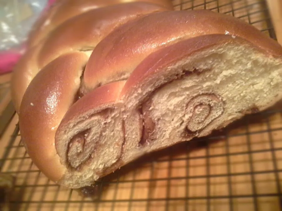 Snapdishの料理写真:Cinnamon swirl challah|Fe's kitchenさん