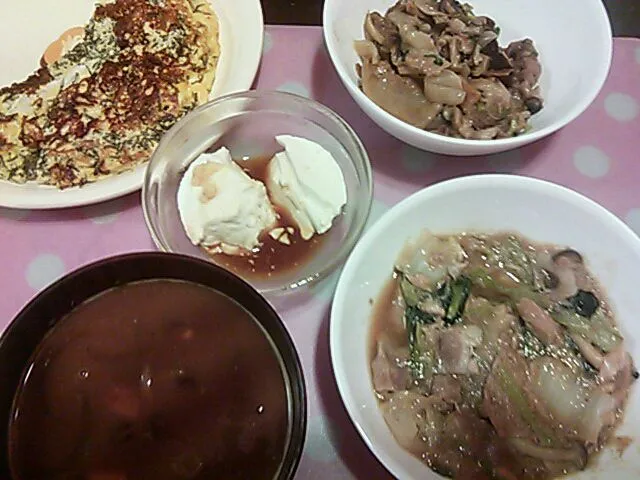 白菜とツナの煮物、豚肉ポン酢きのこ、冷奴、ほうれん草卵焼き、味噌汁|クラキティさん