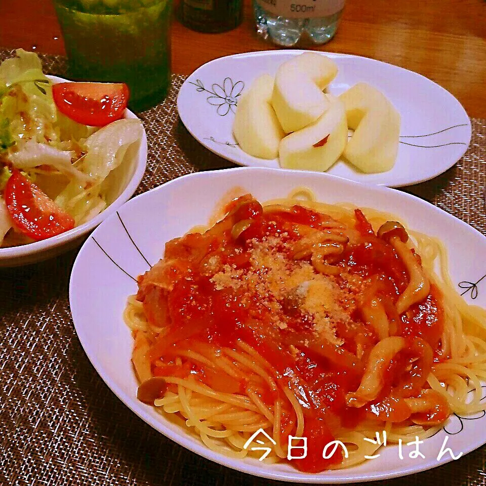 三女作しめじと大山ベーコンのトマトソースパスタ|シェリリンさん