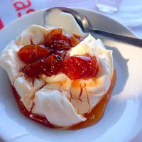 Snapdishの料理写真:Greek Yogurt with grape preserves|Sydney Yapoujianさん