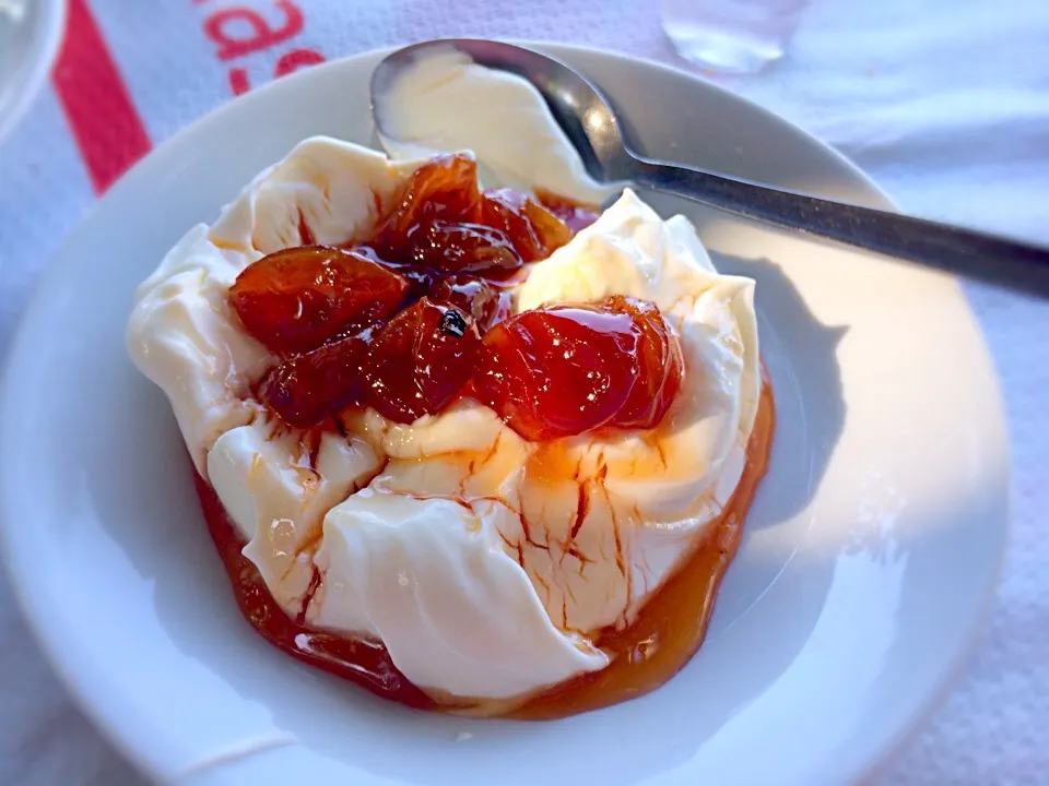 Greek Yogurt with grape preserves|Sydney Yapoujianさん