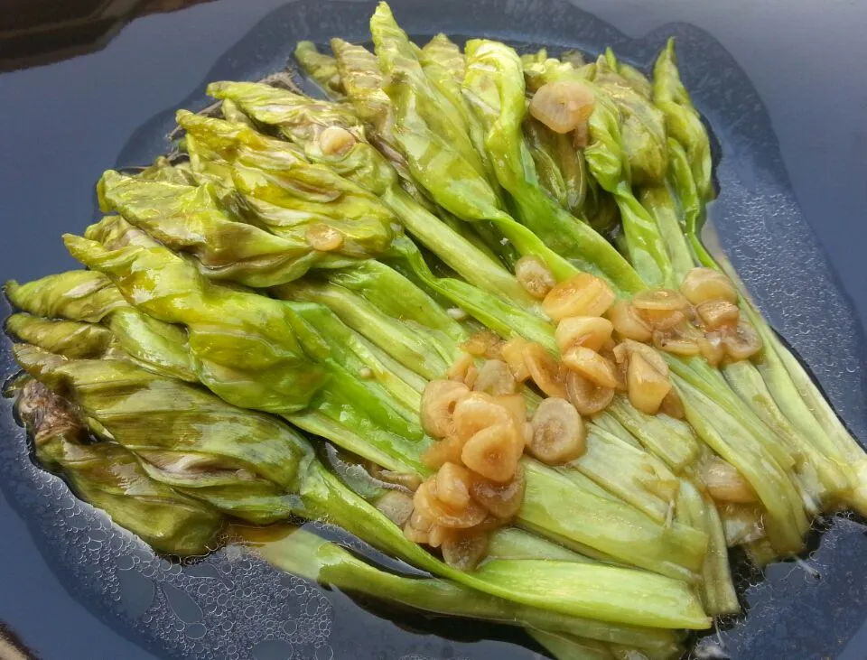 ดอกชมจันทร์ผัดน้ำมันหอย... Moon flower stir fried with oyster sauce|ครัวอิอ้วน... Chubby Cookさん