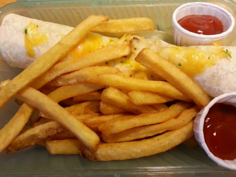 Snapdishの料理写真:beef flautas and fries|ash tamさん