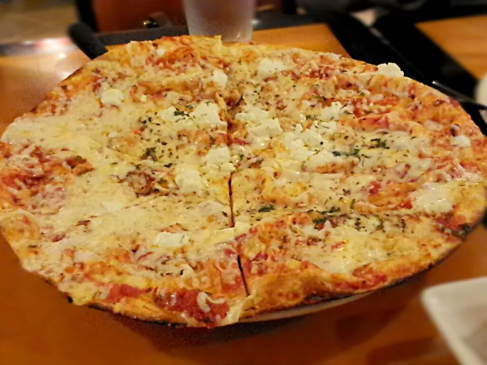 Snapdishの料理写真:four cheese pizza|enihsさん