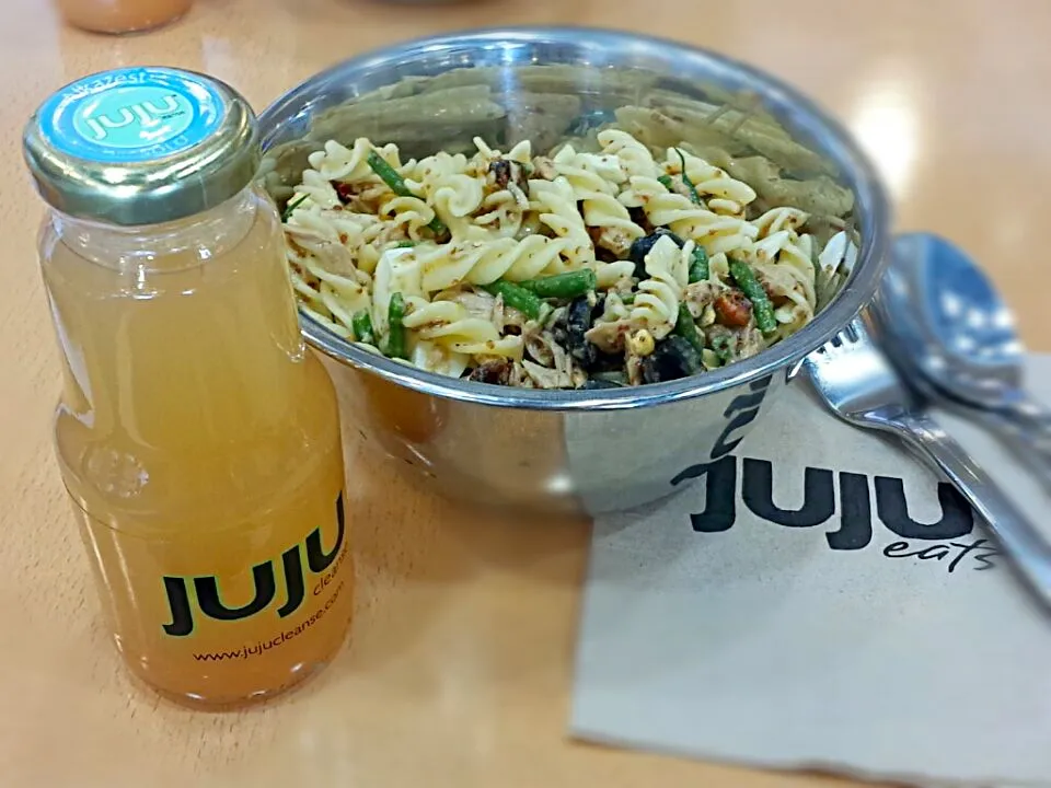 Snapdishの料理写真:tuna nicoise pasta and alkazest from juju eats|enihsさん