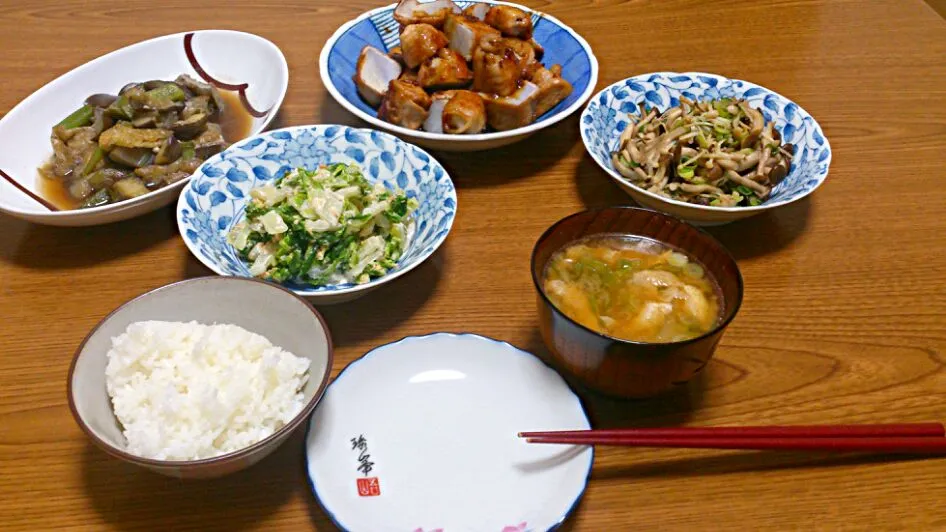 ・里芋の豚肉巻き
・白菜のサラダ
・ナスとオクラの煮浸し
・キノコの酢の物
・豆腐と揚げのお味噌汁|ようかんさん