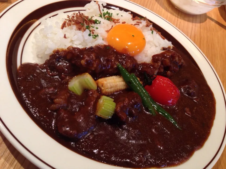 Snapdishの料理写真:牛すじと有機野菜の煮込み的なカレー。すげ〜煮詰まってる。|たけうちさん