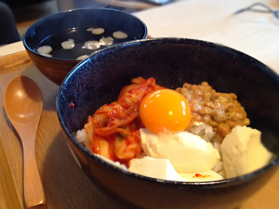 キムチ納豆丼|ぴっぱーさん